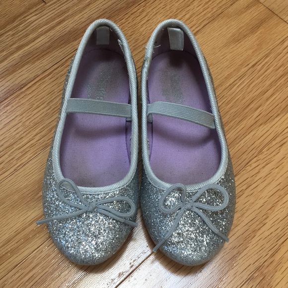 Sparkly silver OshKosh shoes - size 9 - Picture 1 of 5